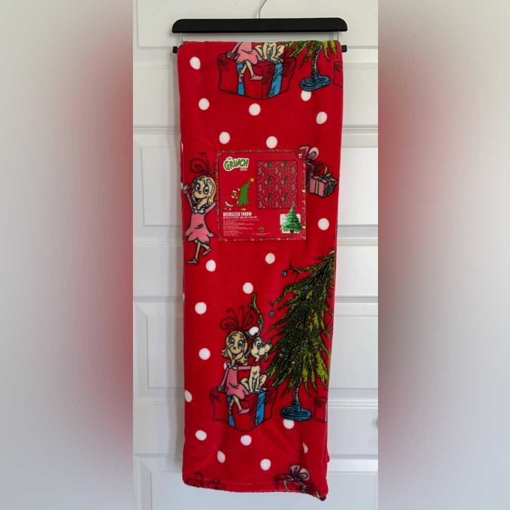 🆕 Grinch Red Oversized Throw!